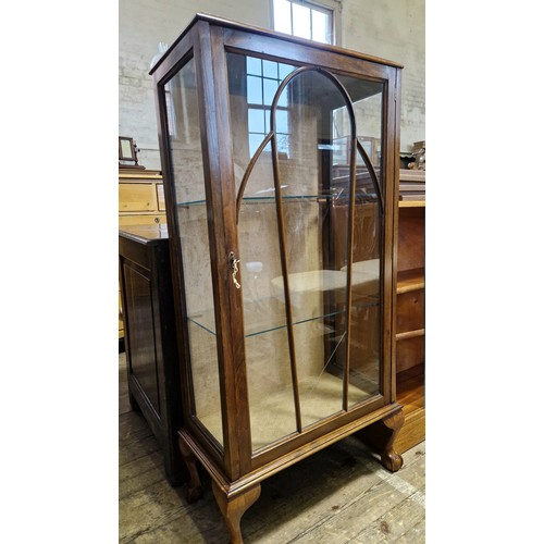 419 - Art Deco mahogany display cabinet on cabriole legs to ball and claw feet (crack to glass)