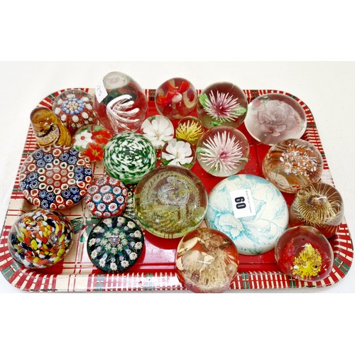 60 - Collection of approx. 21 Millefiori and other paperweights