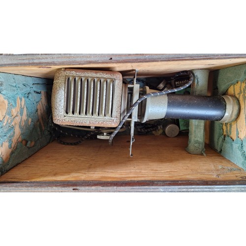 172 - Vintage Alvis projector in wooden box