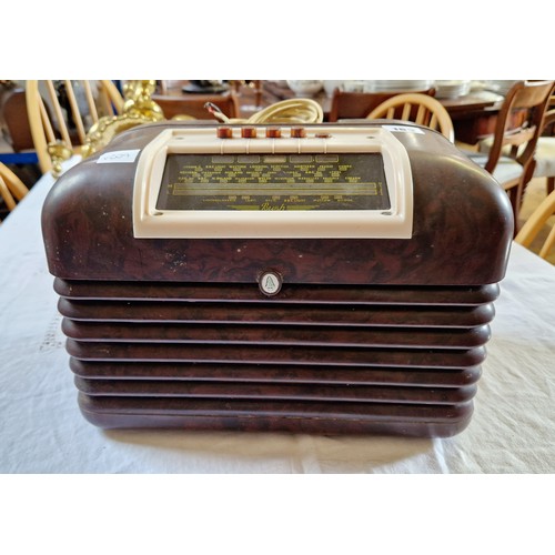 183 - Vintage Bush Bakelite type DAC 10 radio