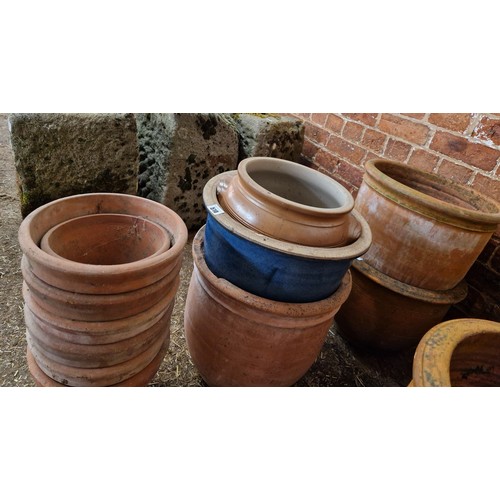 510 - Qty of glazed and unglazed terracotta planters