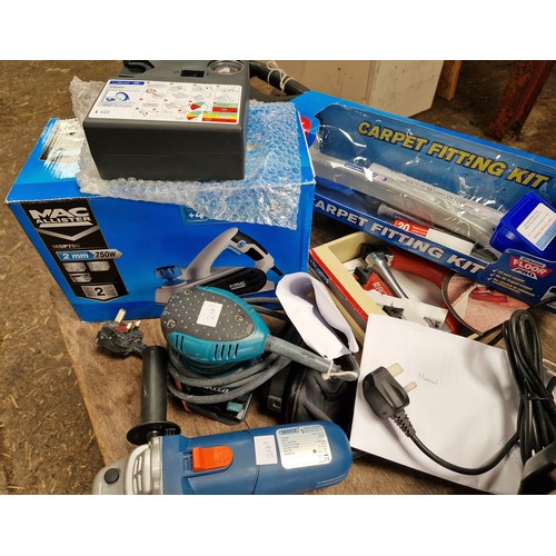 528 - Power tools incl. carpet fitting kit, Draper angle grinder, Makita sander, MacAllister planer etc