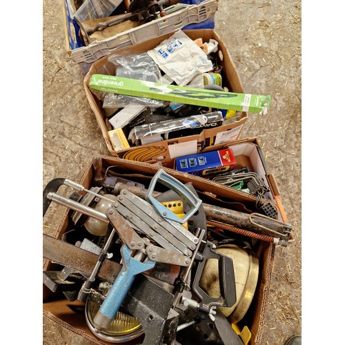 566 - Qty of vintage tools, tools, workshops lamp etc