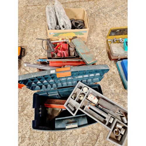 569 - Motoring spares, bottle jack etc