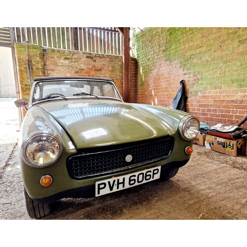 605 - MG Midget, green Reg PVH 606P and various boxes of accessories. MOT exempt