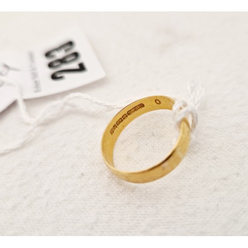 283 - A ladies 22ct gold wedding band c. 2.7g