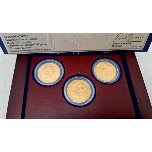 378 - Danbury Mint Portraits of The Queen cased presentation three sovereign set, three faces of EII 1964;... 