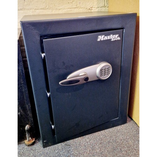 380 - Modern Master Lock electronic keypad safe