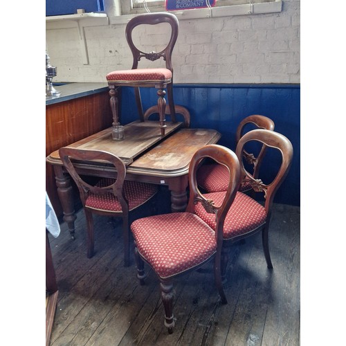 414 - Victorian mahogany dining suite comprising extending table to turned legs to castors and 6 balloon b... 