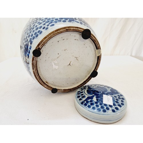 89 - Chinese blue and white covered jar