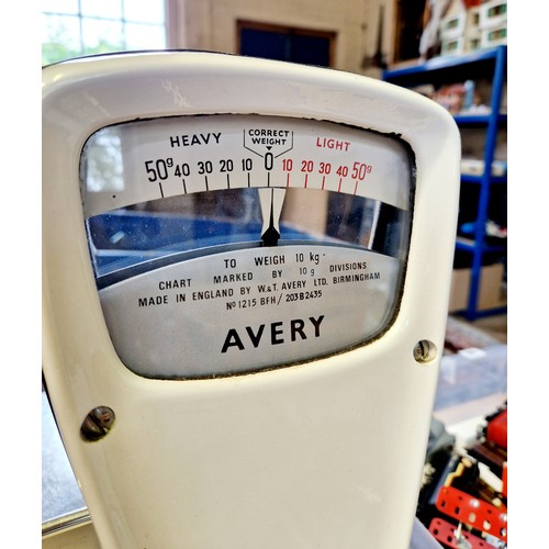 139C - Vintage Avery enamelled shop scales