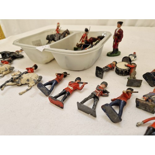 221 - Quantity of loose vintage playworn lead figures, soldiers etc