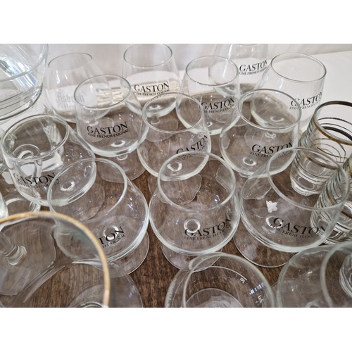 100 - Various named glasses incl. 7 Babycham