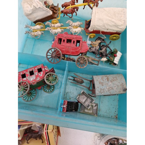 209 - Quantity of vintage lead toys incl. circus animals, carriages, two caravans etc