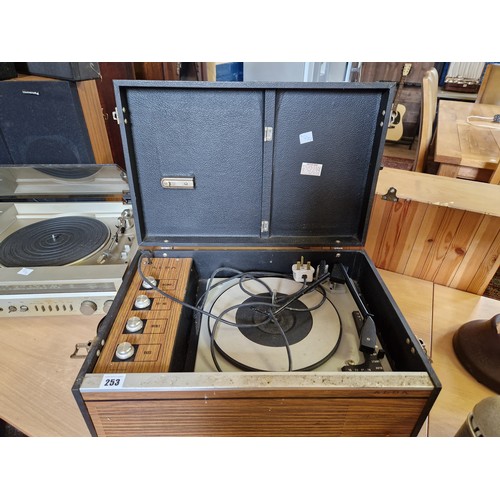 253 - Vintage Hi-Fi comprising Panasonic SG-3320 music system and Alba record player