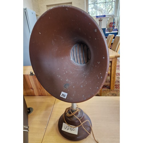 255 - Vintage BTH horn speaker on Bakelite base