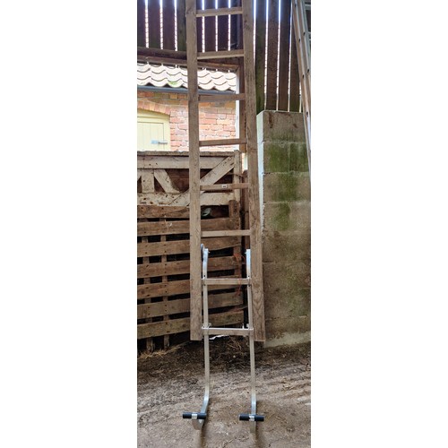 549 - Roof ladder hook and timber ladder