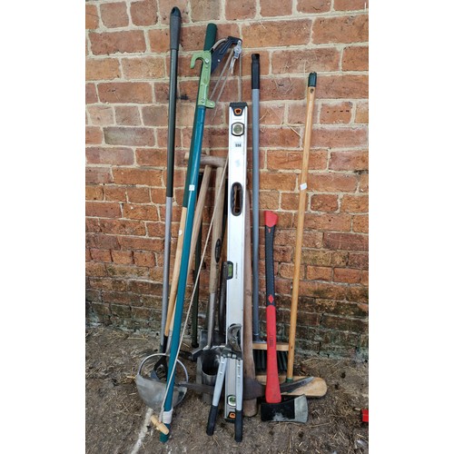 556 - Quantity of modern and as new garden and hand tools incl. Spear & Jackson