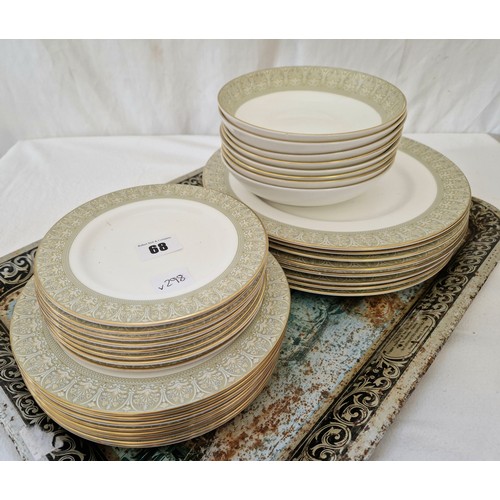 68 - Qty of Royal Doulton Sonnet plates and bowls