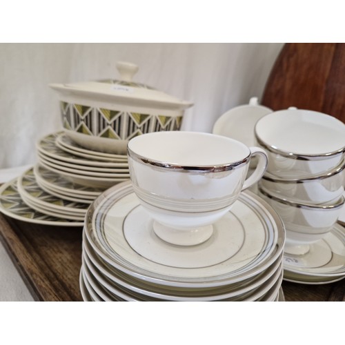 71 - Qty of Wedgwood Robert Minkin Diamond vintage dinner ware and Wedgwood Pacific Stripe lustre ware