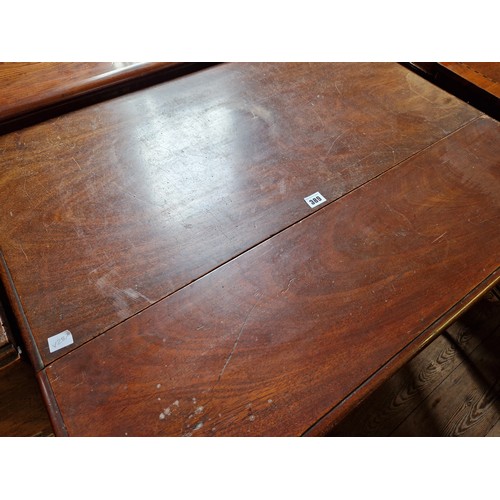 389 - Edwardian mahogany Pembroke table with single drawer to turned legs and brass castors