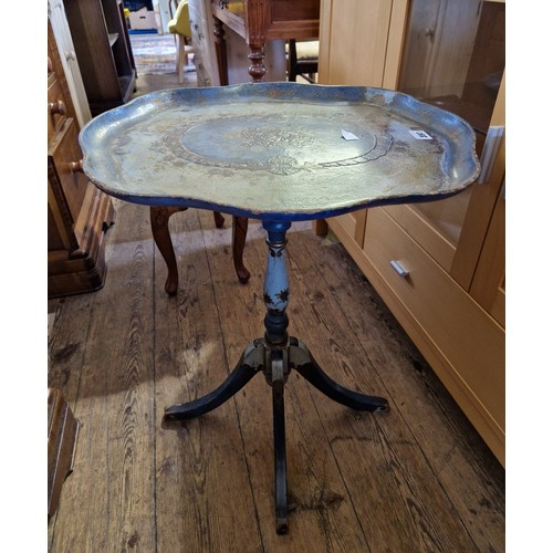 397 - Early 20th century decorative papier-mâché tilt-top occasional table