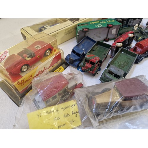 258 - Quantity of loose and boxed reproduction and vintage vehicles including Matchbox, Super King, Dinky ... 