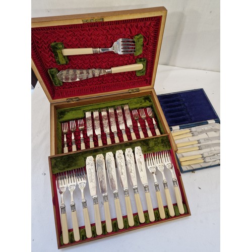 136 - Oak canteen of Sheffield 1899 silver collared, bone handled 6 place fish serve and 6 place hors d’oe... 