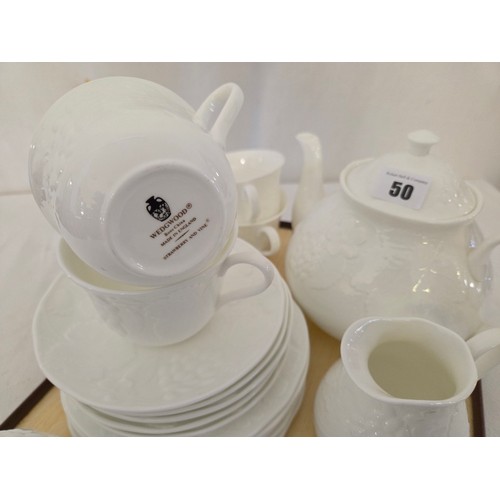50 - Wedgwood 'Strawberry and Vine' 6-place tea service