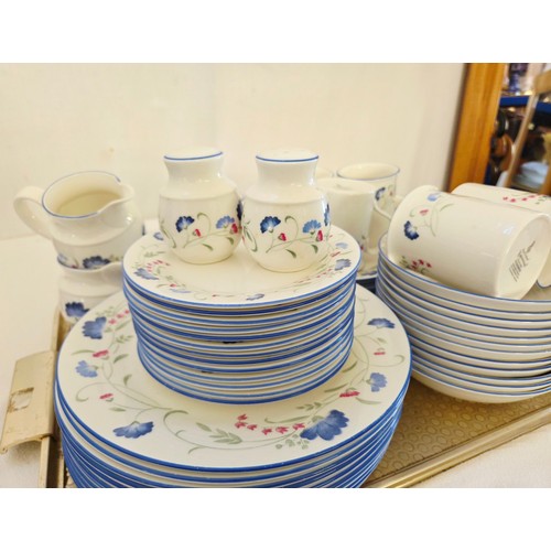 52 - Qty of Royal Doulton Expressions 'Windemere' dinnerware