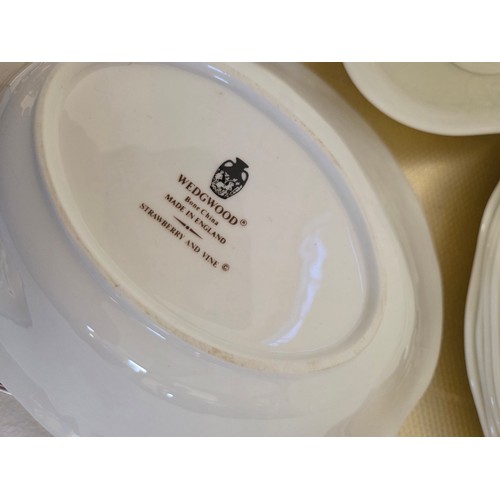58 - Qty of Wedgwood 'Strawberry and Vine' dinnerware