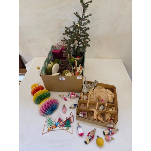 91 - Qty of vintage Christmas and table decorations