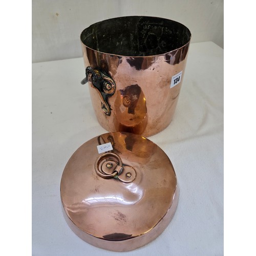 134 - Victorian cylindrical copper lidded stewing pot with cast iron loop handle