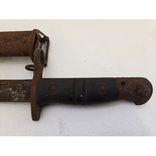 137A - A U.S. WWI 1917 bayonet by Remington, the ricasso stamped with date and maker's mark (rusted and in ... 