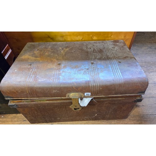 153 - Vintage tin trunk and qty of linen