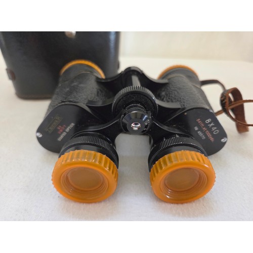 161 - Vintage set of Swift Technar 8x40mm cased binoculars with lens caps