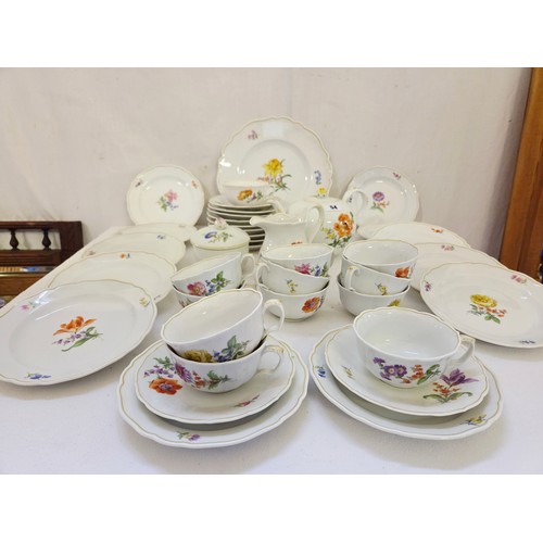 54 - Qty of Meissen floral porcelain tea ware incl. teapot, cream and lidded sugar