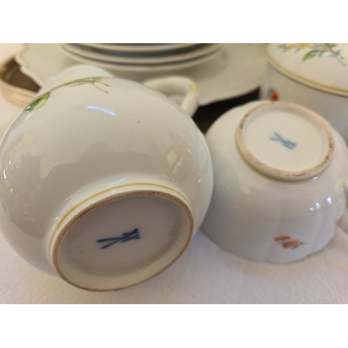 54 - Qty of Meissen floral porcelain tea ware incl. teapot, cream and lidded sugar