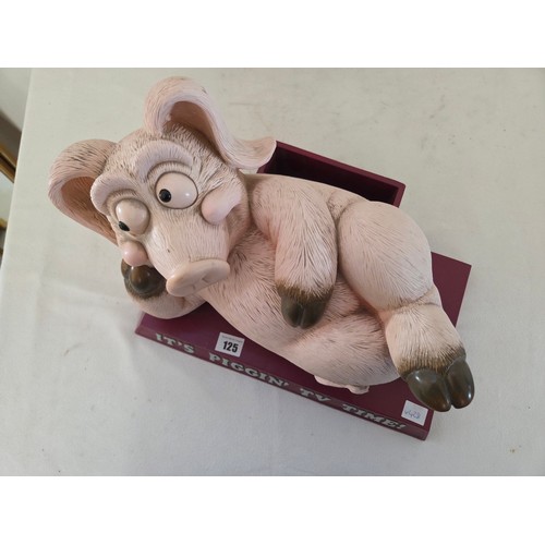 Piggin' Collectors Club figure