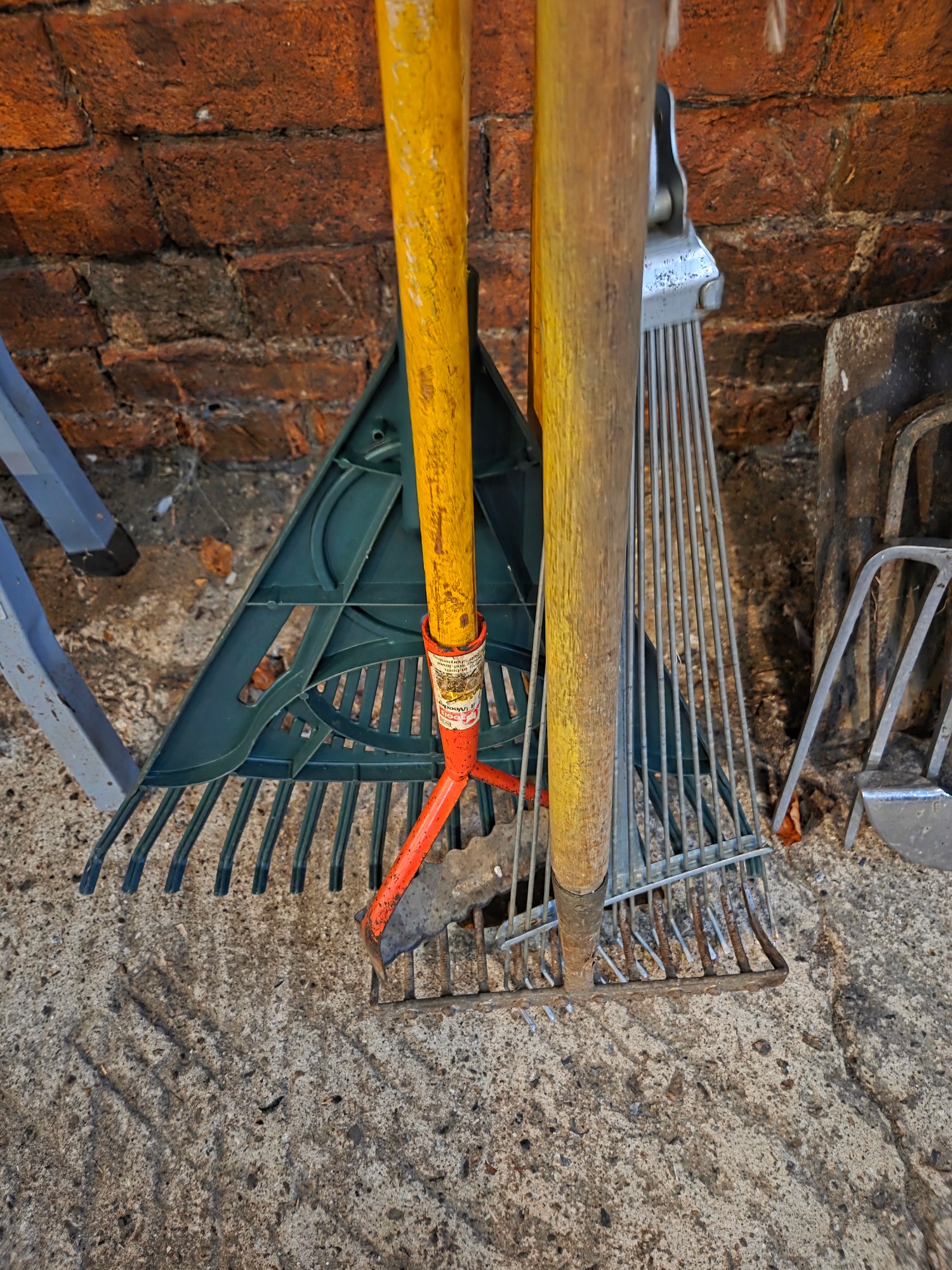 Scarifying rakes and garden tools