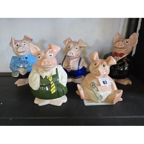 67 - Family of 5 vintage Wade NatWest piggy banks, all with stoppers
