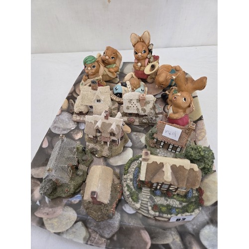 82 - Collection of 7 loose cottage ornaments incl. Lilliput Lane and 7 loose Pendelfin figurines