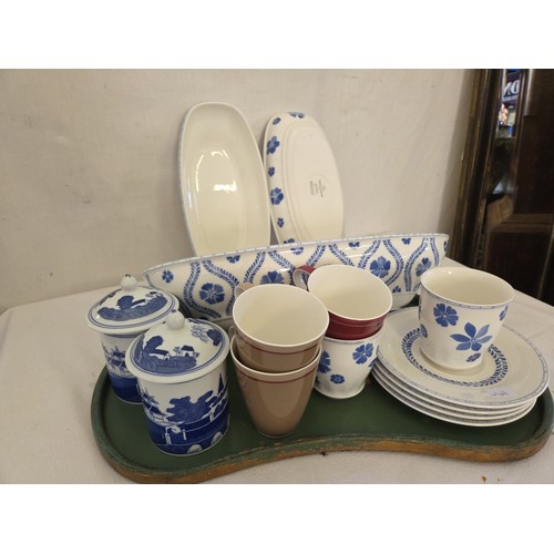 119 - Mixed Villeroy and Boch and other table and serving ware incl. Farmhouse Touch