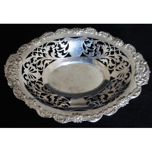 310 - A silver bon bon dish Birmingham 1906 by W.G.Keight, with pierced decoration, weight 164 grams.