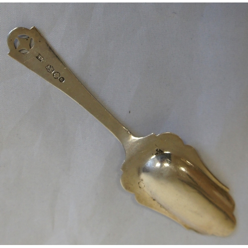 13 - Dutch silver caddy spoon, by the maker PBC dated 1927, weight 9 grams.