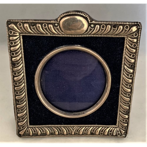 47 - Edwardian silver photo frame, Birmingham 1902, with circular aperture and easel back, (a/f) 12 cm x ... 