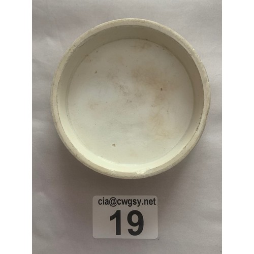 19 - Prattware Pot Lid, Blind Man's Buff, 8.75 cm diameter.