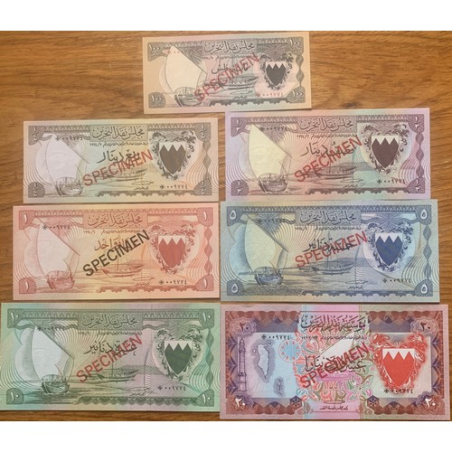 202 - World banknotes, Bahrain Currency Board, set of seven Specimen banknotes each with the identical ser... 