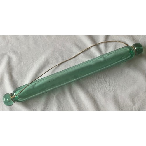 114 - A large clear glass rolling pin, 47 cm long.