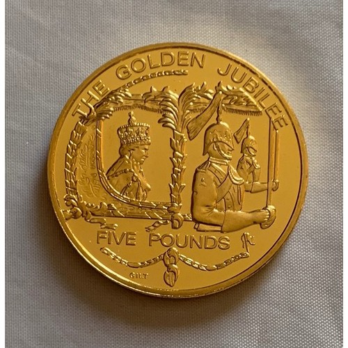 79 - Guernsey Coin - A Bailiwick of Guernsey Queen Elizabeth Golden Jubilee £5 gold plated coin, in plast... 